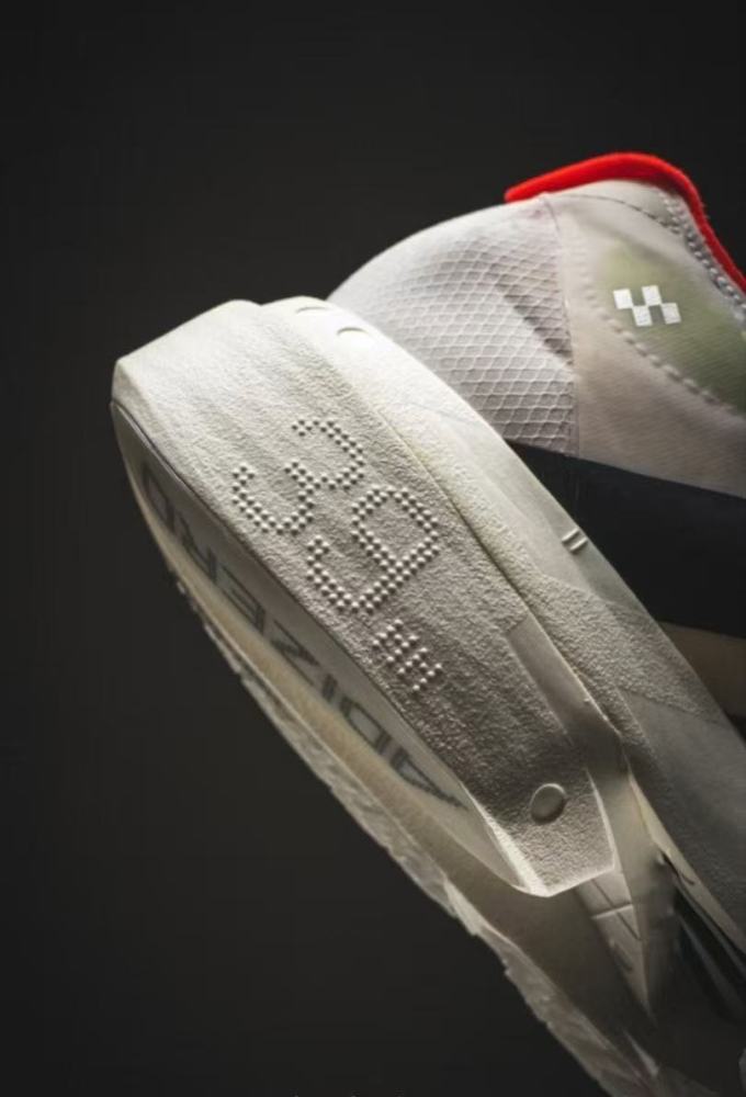Men's and women's shock-absorbing shoes Running shoes,with box,size 36-45, SS70-673-697