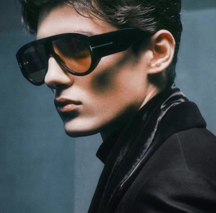 Blue light blocking sunglasses with the box and case ,G25-2127-2136