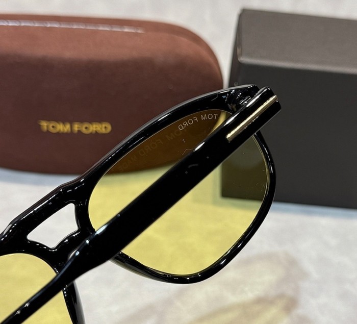 Blue light blocking sunglasses with the box and case ,G25-2118-2126