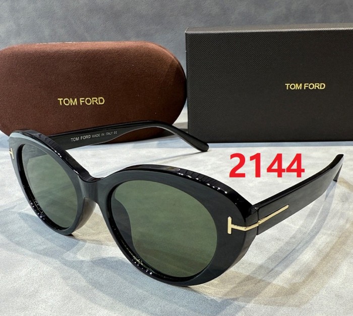 Blue light blocking sunglasses with the box and case ,G25-2137-2145