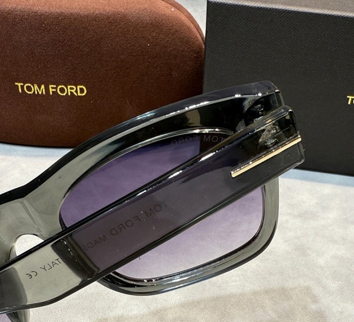 Blue light blocking sunglasses with the box and case ,G25-2182-2190