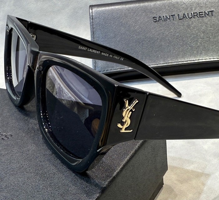 Blue light blocking sunglasses with the box and case ,G25-2909-2914