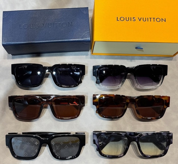 Blue light blocking sunglasses with the box and case ,G25-2944-2949