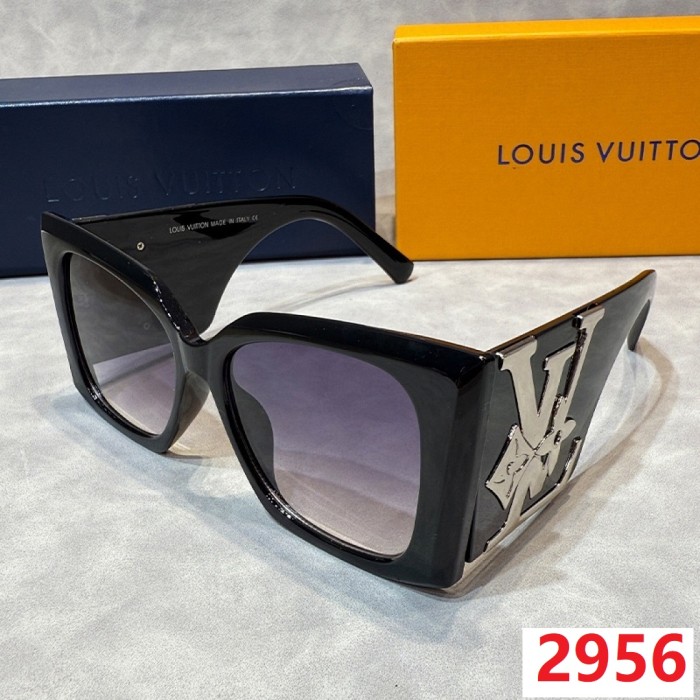Blue light blocking sunglasses with the box and case ,G25-2950-2956
