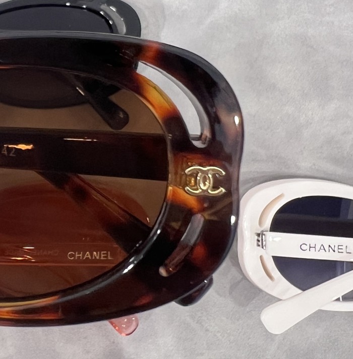 Blue light blocking sunglasses with the box and case ,G25-2897-2902