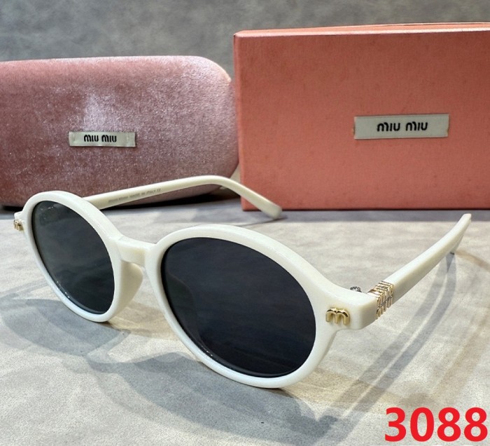 Blue light blocking sunglasses with the box and case ,G25-3081-3089