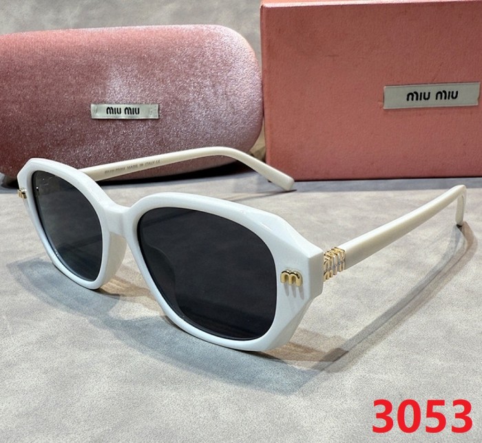 Blue light blocking sunglasses with the box and case ,G25-3052-3059