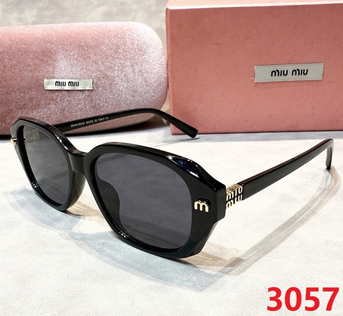 Blue light blocking sunglasses with the box and case ,G25-3052-3059