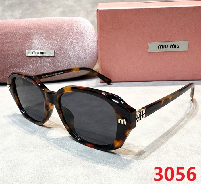 Blue light blocking sunglasses with the box and case ,G25-3052-3059