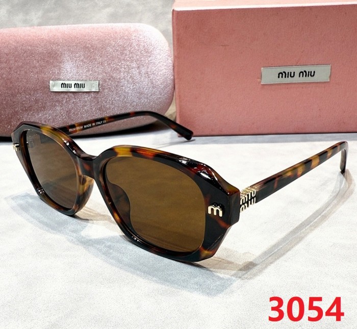 Blue light blocking sunglasses with the box and case ,G25-3052-3059