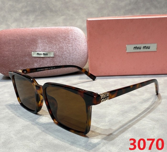 Blue light blocking sunglasses with the box and case ,G25-3067-3074
