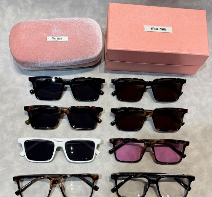 Blue light blocking sunglasses with the box and case ,G25-3067-3074
