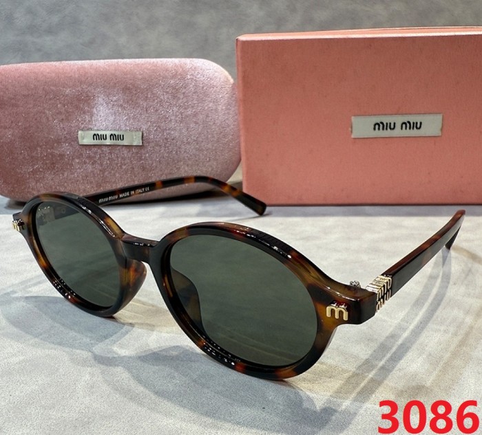 Blue light blocking sunglasses with the box and case ,G25-3081-3089