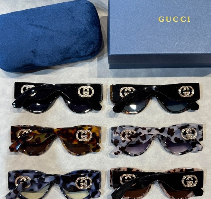 Blue light blocking sunglasses with the box and case ,G25-3131-3136