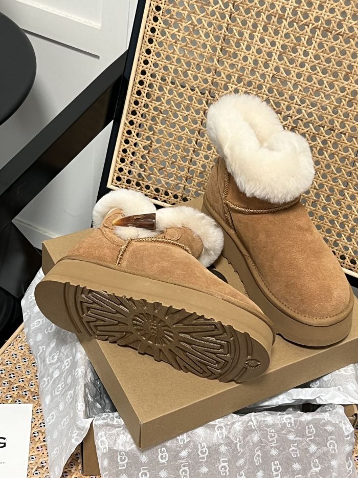 Women fur shoes, size 35-40,  with box, SS60-633