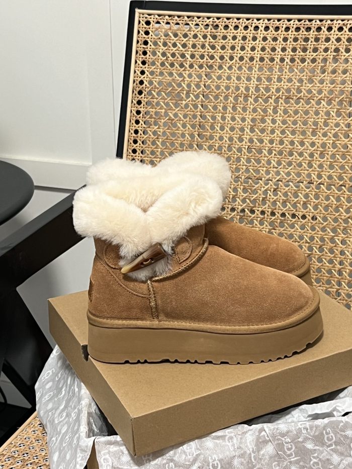 Women fur shoes, size 35-40,  with box, SS60-633