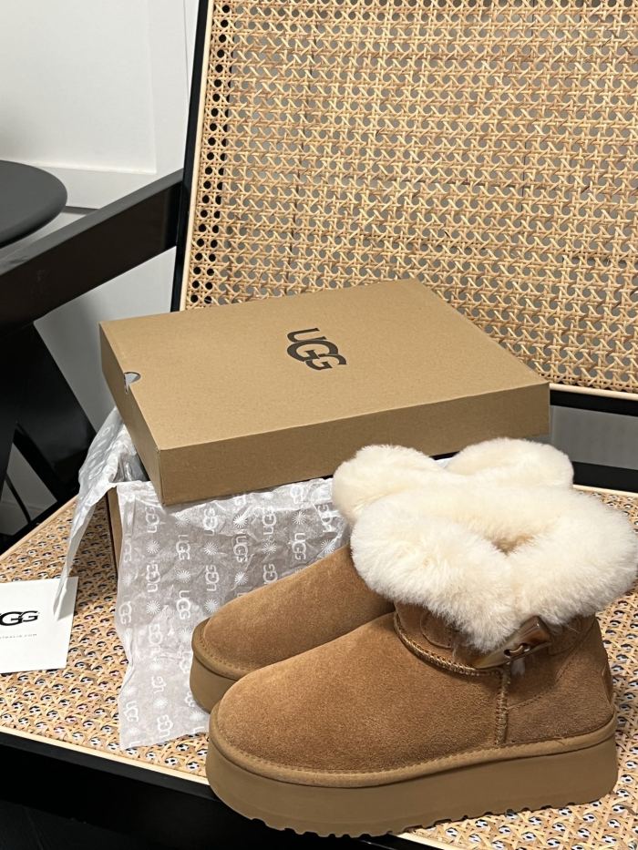 Women fur shoes, size 35-40,  with box, SS60-633