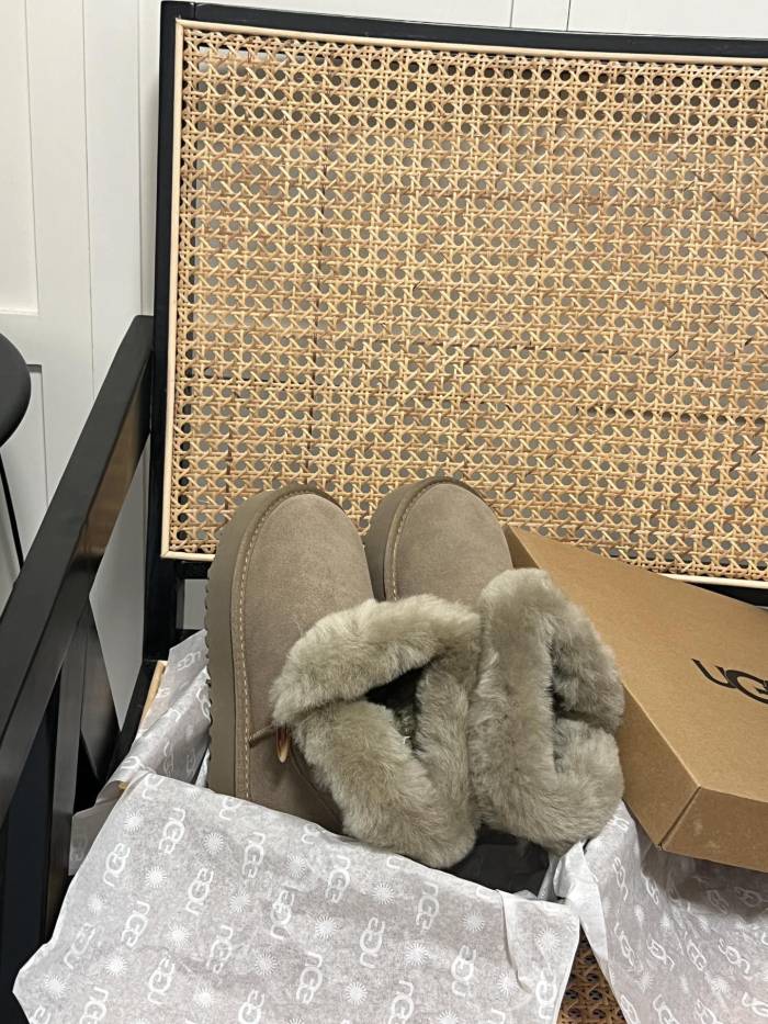 Women fur shoes, size 35-40,  with box, SS60-632