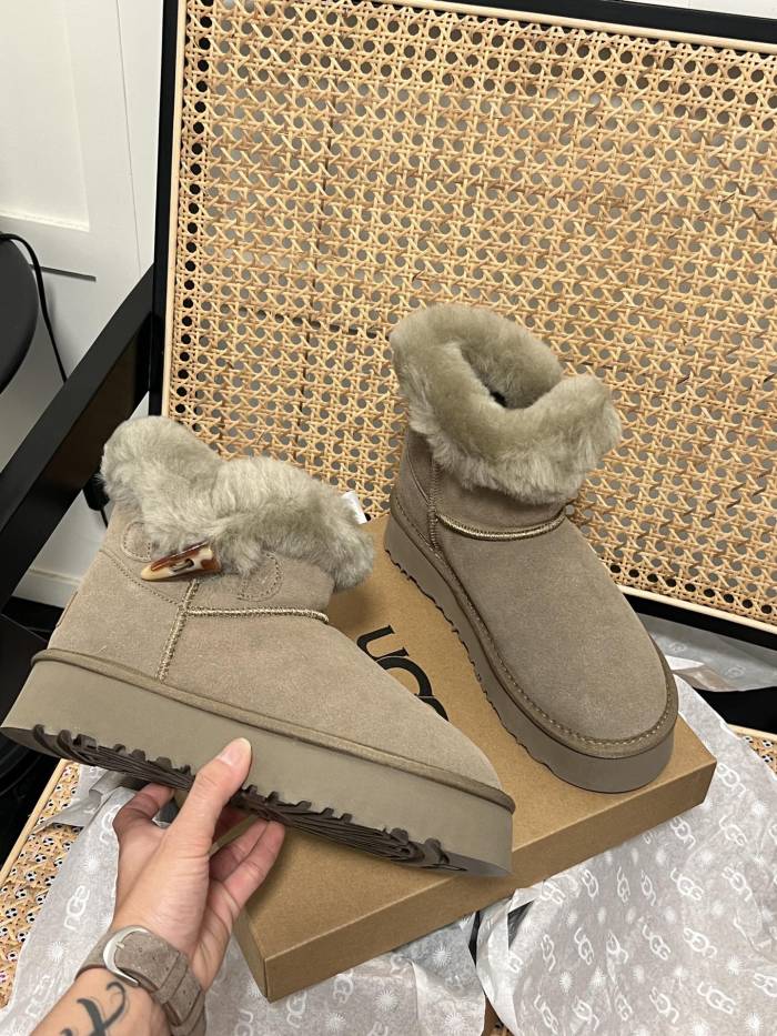 Women fur shoes, size 35-40,  with box, SS60-632