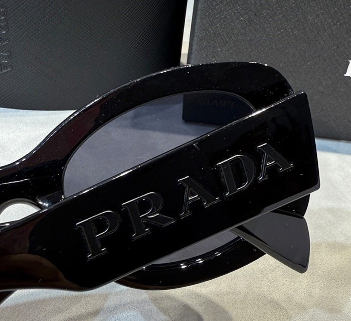 Blue light blocking sunglasses with the box and case ,G25-3155-3159