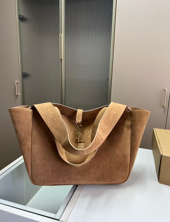 Split leather bag ,4A ,size 32X27cm,no box,  B75-440