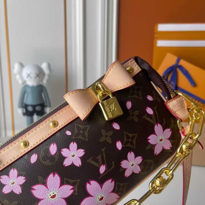 Leather bag ,5A ,size 22x13x4cm,with box,  B80-210