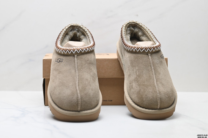 Women fur shoes, size 35-40,  with box, SS50-1832