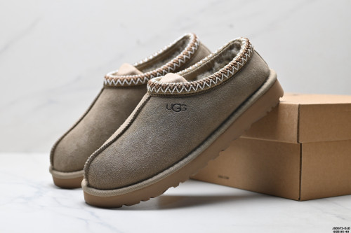 Women fur shoes, size 35-40,  with box, SS50-1832