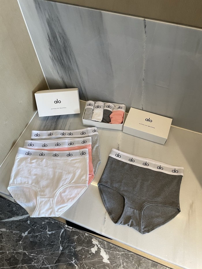 1 box of 4 pairs of underwear  ,cotton underwear for women comfortable and breathable, CL30-208