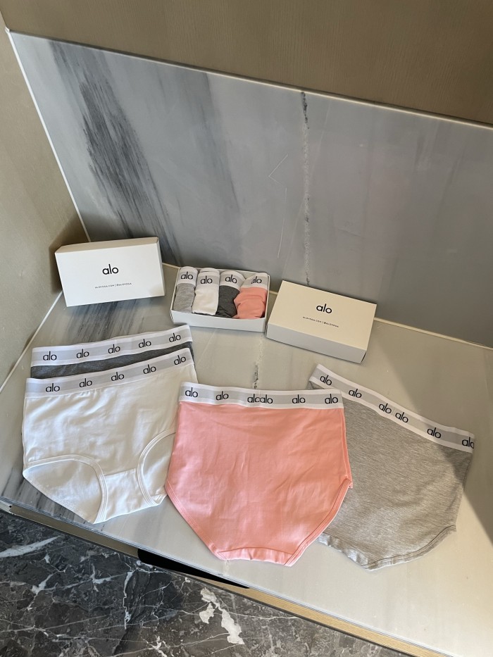1 box of 4 pairs of underwear  ,cotton underwear for women comfortable and breathable, CL30-208