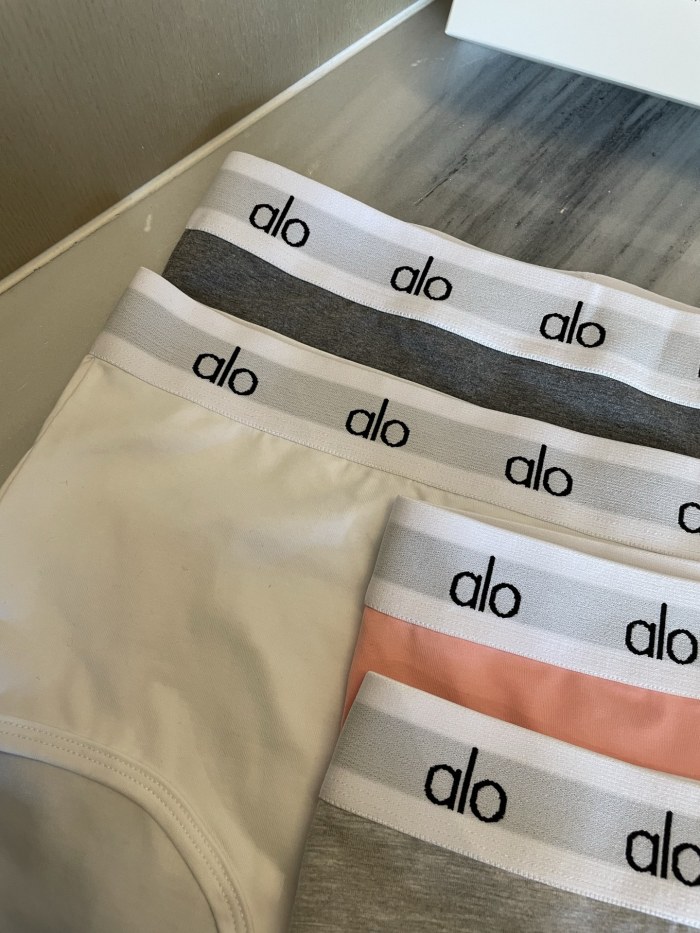 1 box of 4 pairs of underwear  ,cotton underwear for women comfortable and breathable, CL30-208