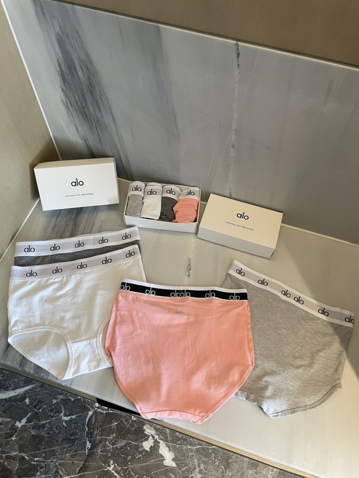 1 box of 4 pairs of underwear  ,cotton underwear for women comfortable and breathable, CL30-208