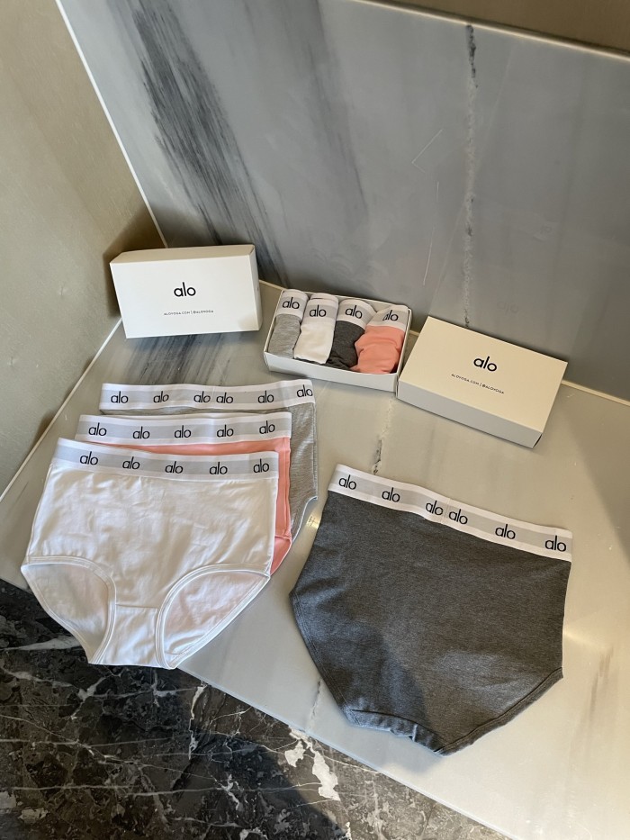 1 box of 4 pairs of underwear  ,cotton underwear for women comfortable and breathable, CL30-208