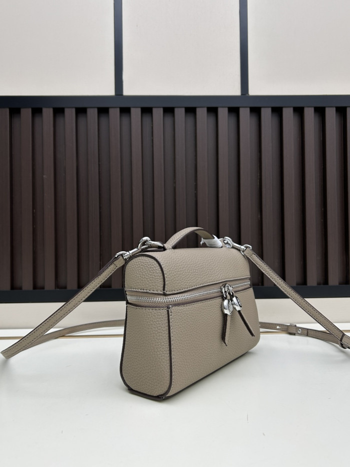 Leather bag ,5A ,size 18.5x12.5x6cm,no box,  B110-431