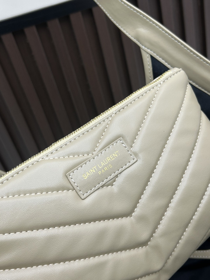 Leather bag ,5A ,size 52x14x53cm,no box,  B110-437