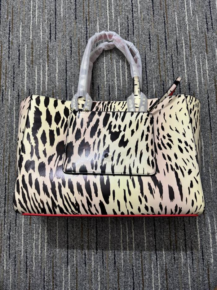 Leather bag ,5A ,size 39x16x29cm,no box,  B130-89-100