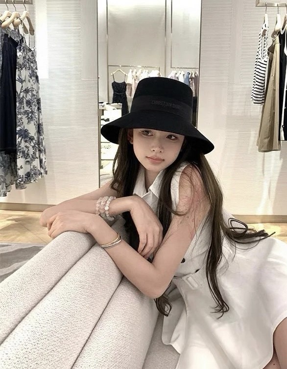 Fashion hat for women ,no box. HX25-708