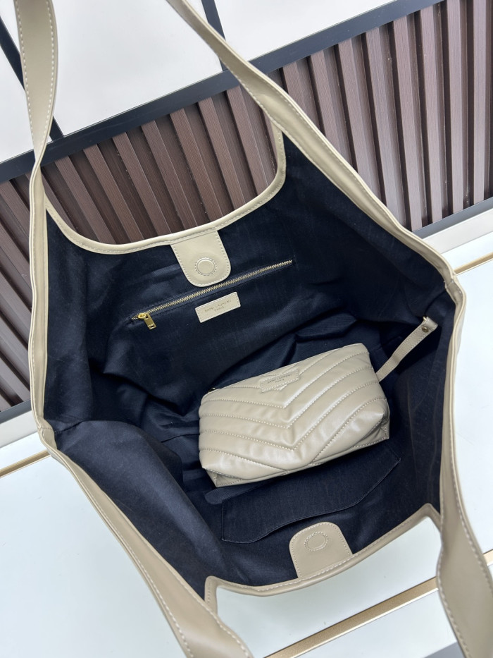 Leather bag ,5A ,size 52x14x53cm,no box,  B110-437