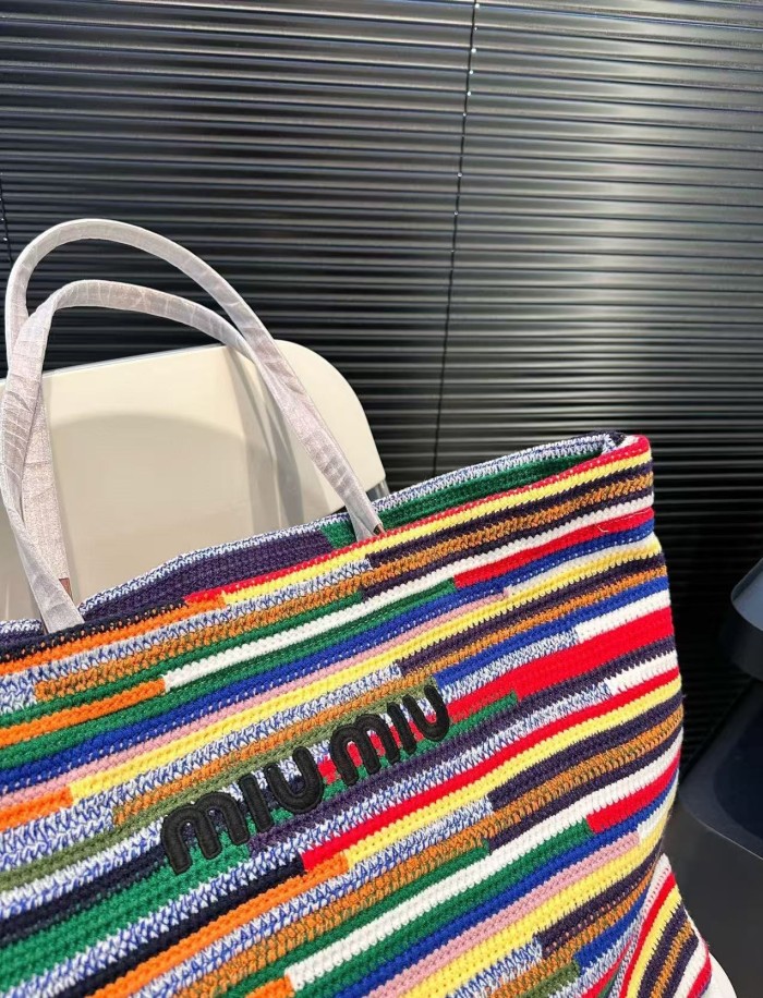 Woven bag ,5A ,size 38x35cm,no box,  B80-228