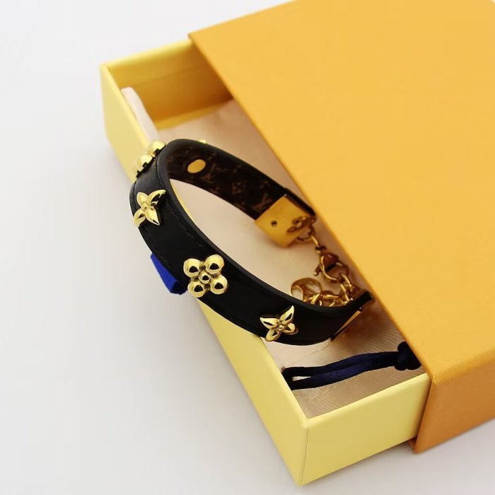 Bracelets jewelry ,with box,  J25-332