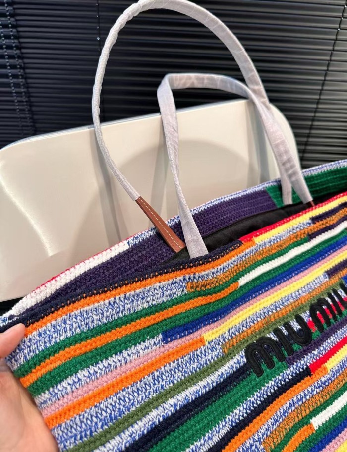 Woven bag ,5A ,size 38x35cm,no box,  B80-228