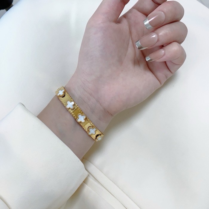 Bracelets jewelry ,with box,  J25-299-300