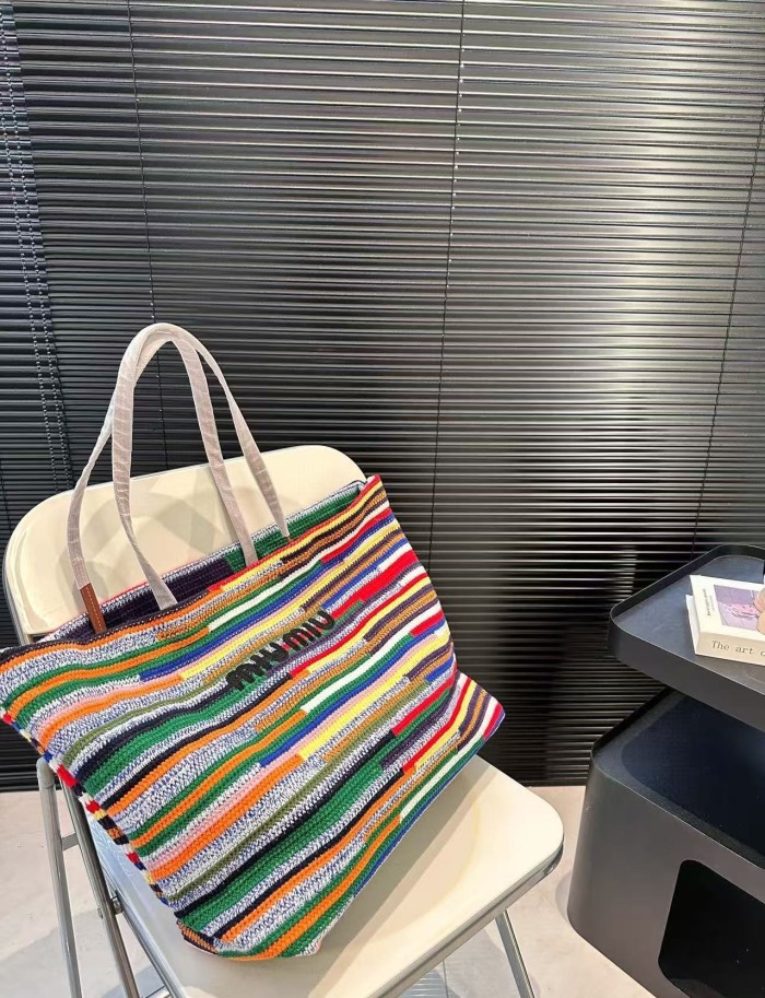 Woven bag ,5A ,size 38x35cm,no box,  B80-228