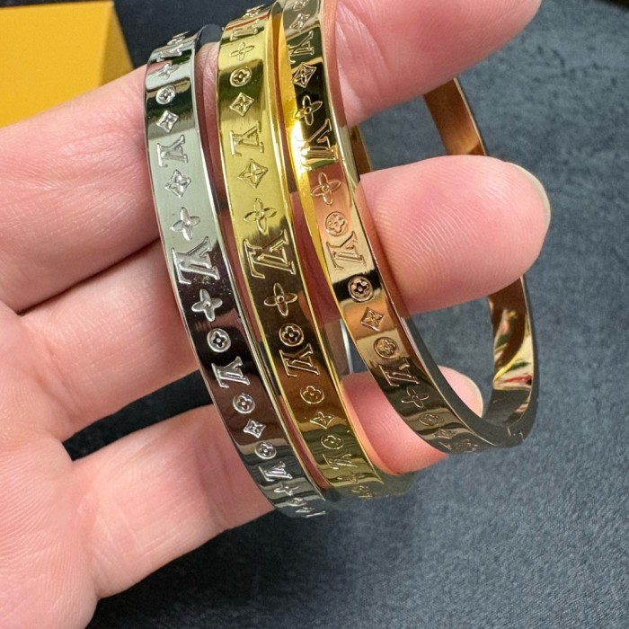 Bracelets jewelry ,with box,  J25-305-307