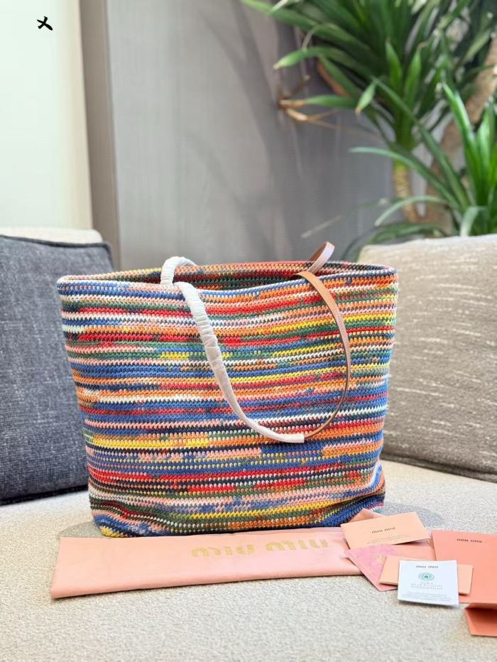 Woven bag ,5A ,size 32x40cm,no box,  B80-227