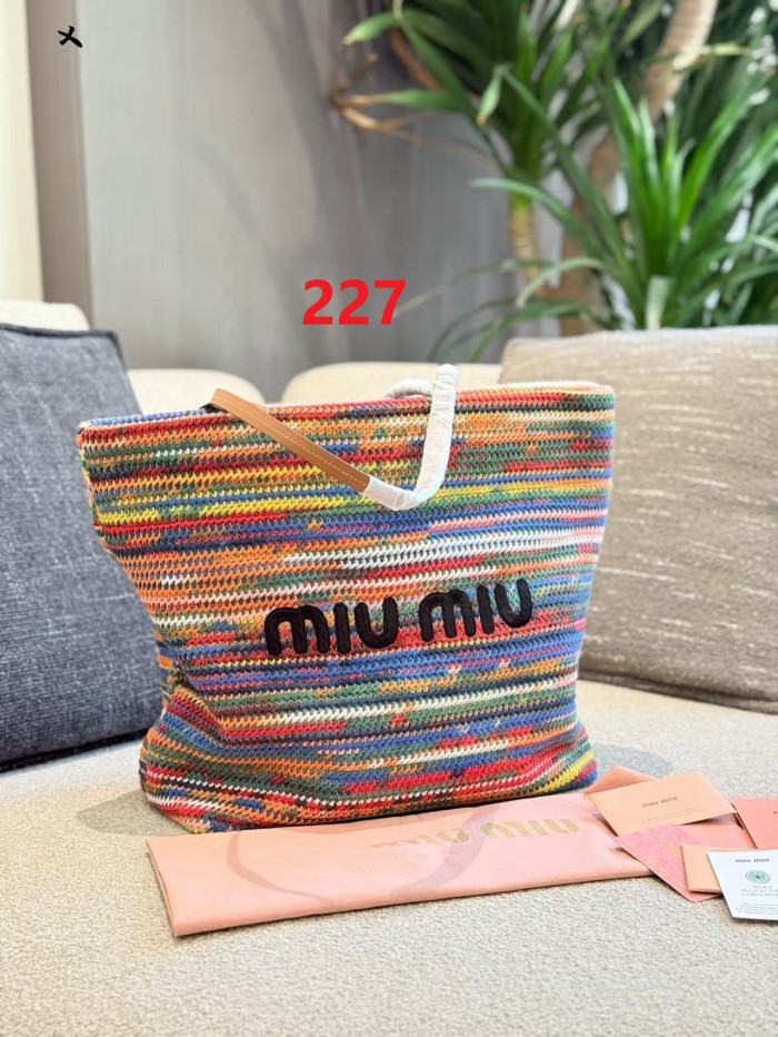 Woven bag ,5A ,size 32x40cm,no box,  B80-227