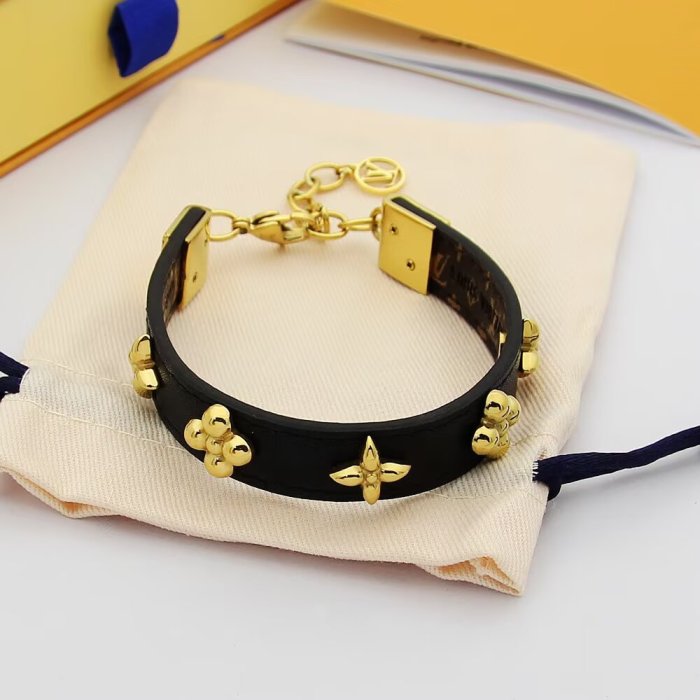 Bracelets jewelry ,with box,  J25-332