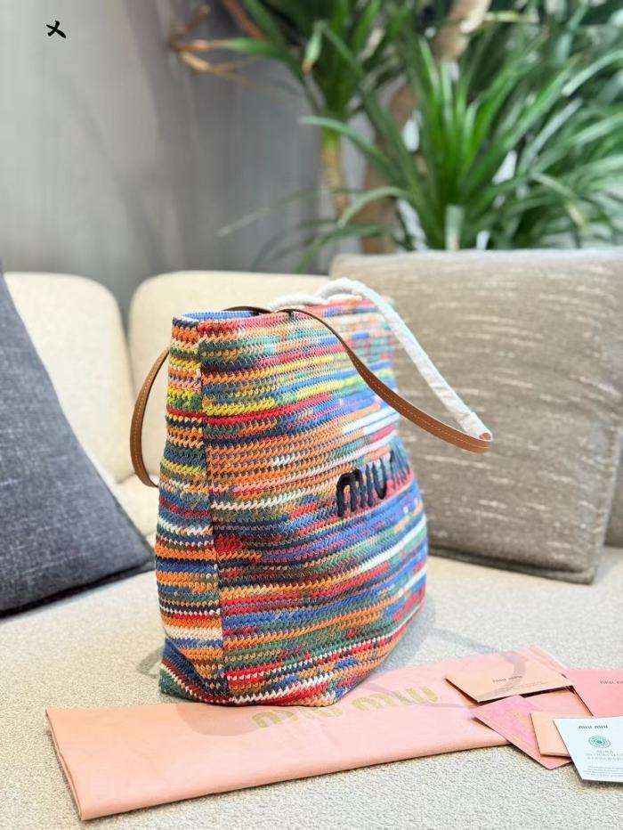 Woven bag ,5A ,size 32x40cm,no box,  B80-227