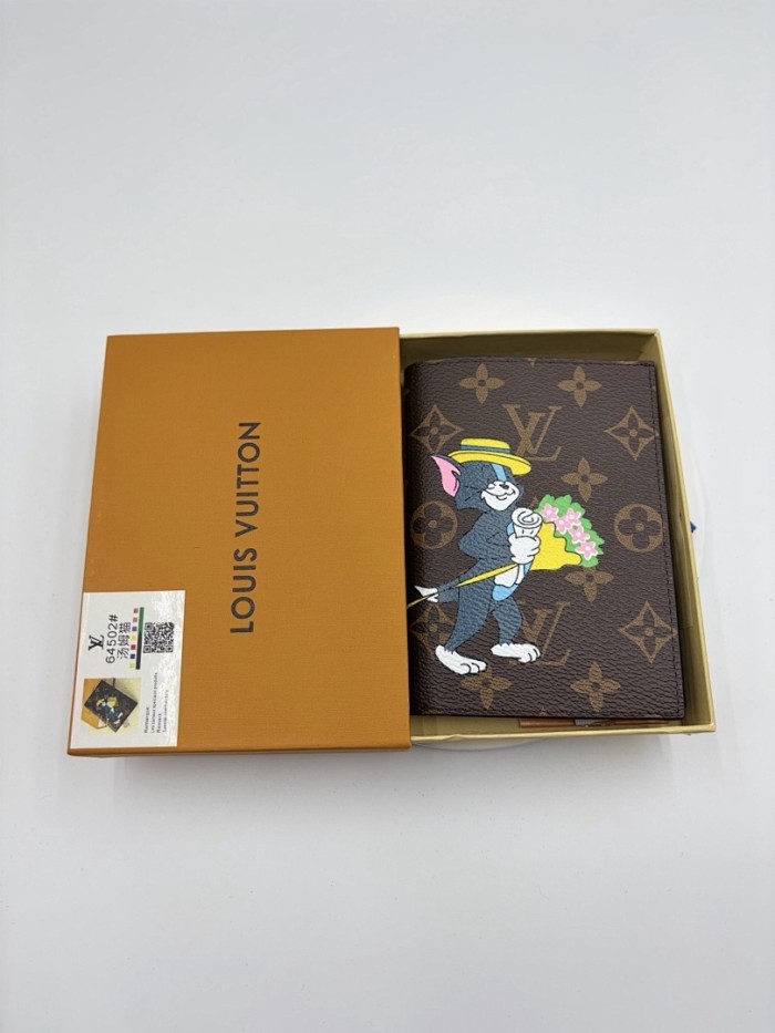 Split leather passport covers,AAAA,with box,size:10*14*2.5cm,B35-268-320