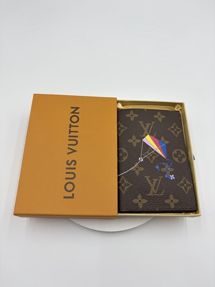 Split leather passport covers,AAAA,with box,size:10*14*2.5cm,B35-268-320